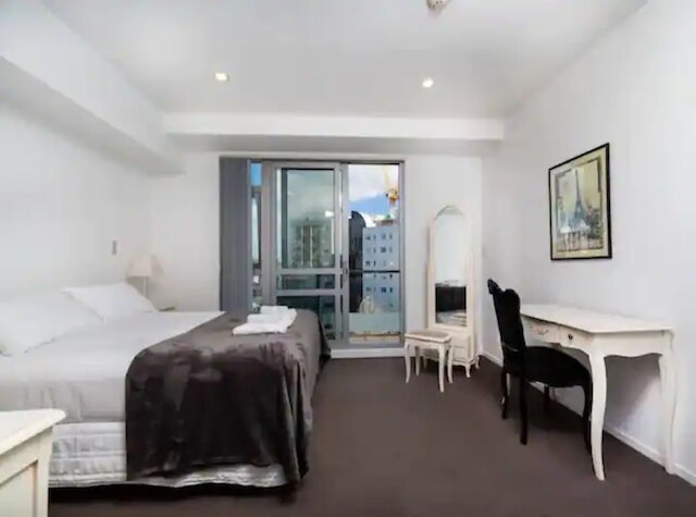 スペーシャス ホーム ウィズ バルコニー + パーキング Zodiak Stays