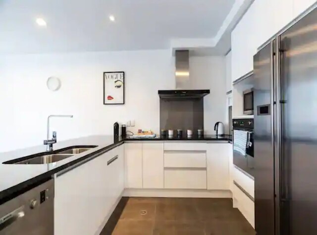 スペーシャス ホーム ウィズ バルコニー + パーキング Zodiak Stays