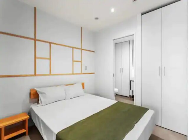 スタイリッシュ セントラル シティ 1 ベッドルーム ウィズ パティオ