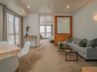 スペーシャス 1ベッドルーム アパートメント パーキング + ジム + プール Zodiak Stays