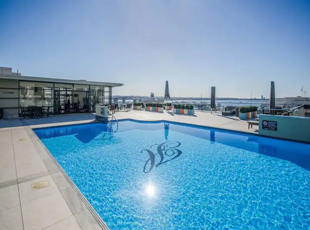 スペーシャス 1ベッドルーム アパートメント パーキング + ジム + プール Zodiak Stays