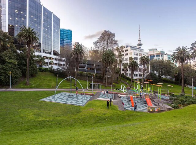 コンド イン クイーン ストリート CBD ウィズ プール アンド ジム Zodiak Stays