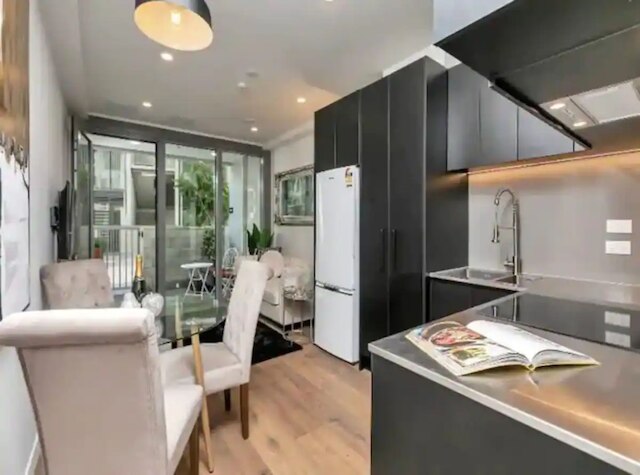 スタイリッシュ 2ストーリー リトリート ウィズ パーキング Zodiak Stays