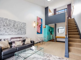 ワンベッドルーム ロフト イン ビアダクト バイ ゾディアック ステイズ