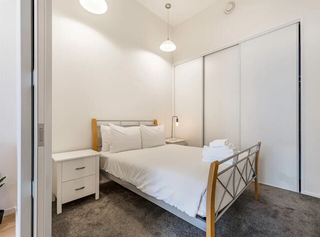 スタイリッシュ シティ パッド ニア スカイ タワー !