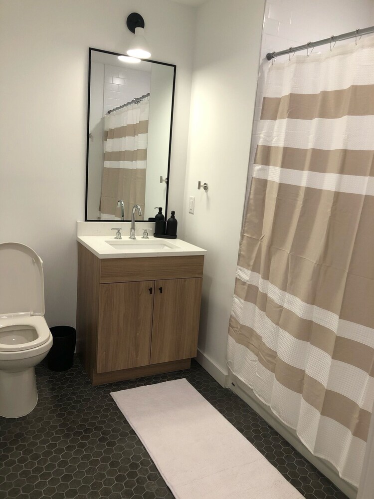 モダン 3 ベッドルーム ロフト - シェアード デッキ - ジム - ミンズ トゥ NYC