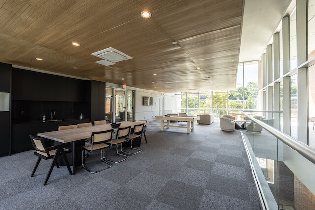 エアリー 3 ベッドルーム フラット W シャアード デッキ - ジム - ミンズ トゥ NYク