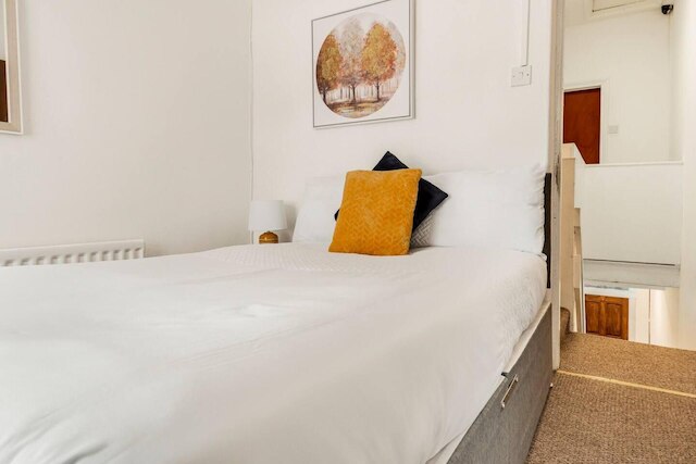 イマキュレート 4 ベッド ハウス ニア アンフィールド アンド グッディソン