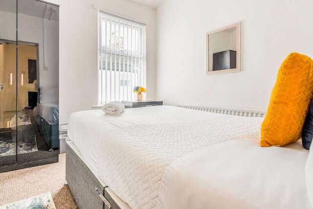 イマキュレート 4 ベッド ハウス ニア アンフィールド アンド グッディソン