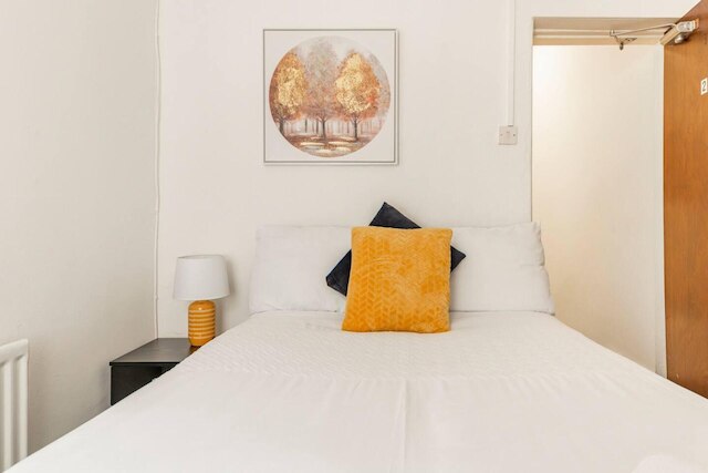 イマキュレート 4 ベッド ハウス ニア アンフィールド アンド グッディソン