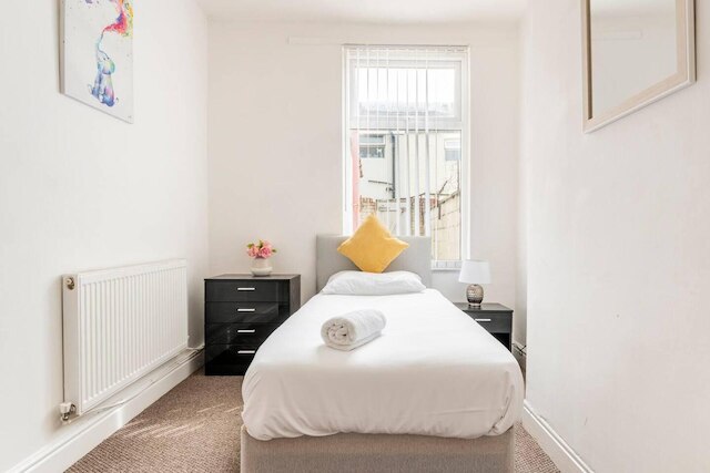 イマキュレート 4 ベッド ハウス ニア アンフィールド アンド グッディソン