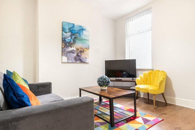 インビティング 3 ベッドルーム ホーム イン リバプール ウィズ パーキング