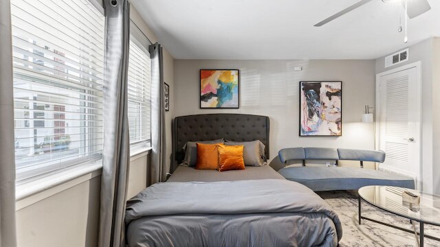 エフィシャンシー スタジオ クロース トゥ ダウンタウン アンド ドメイン