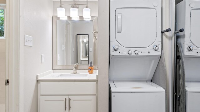 エフィシャンシー スタジオ クロース トゥ ダウンタウン アンド ドメイン