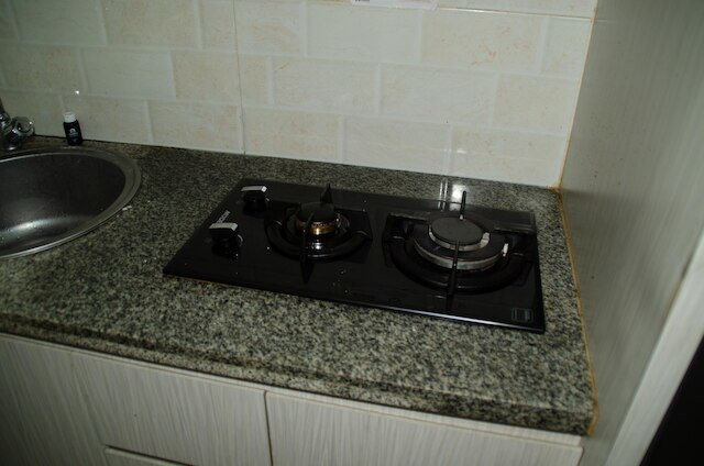 ホーミー アンド ウォーム スタジオ ルーム アット ティフォリア  アパートメント