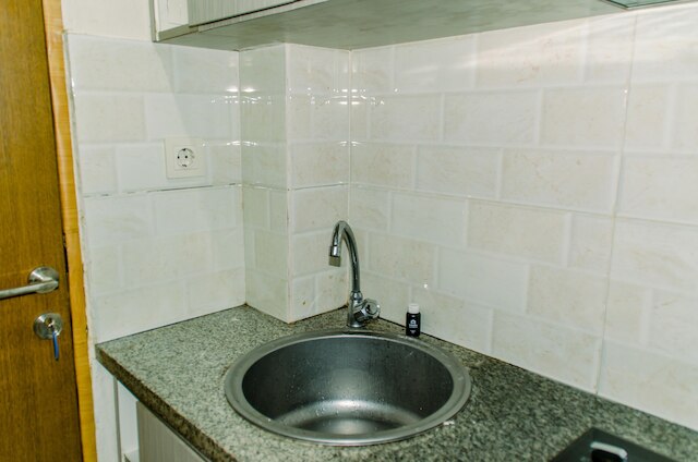 ホーミー アンド ウォーム スタジオ ルーム アット ティフォリア  アパートメント