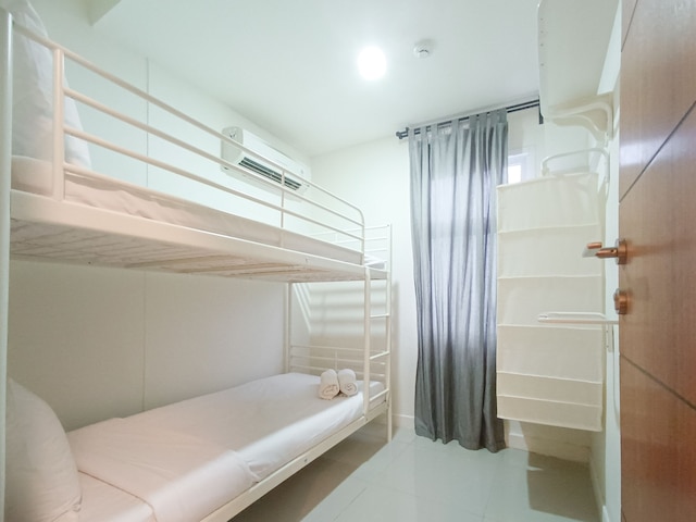 コンフォータブル アンド タィディ ベッBRム アット ヴィダ ビュー  アパートメント