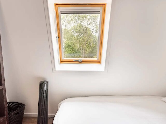 チャーミング ホリデイ ホーム イン プールトゥガール ウィズ ガーデン