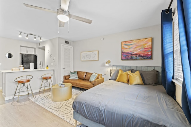 スタイリッシュ モダン スタジオ クロース トゥ ダウンタウン アンド ドメイン