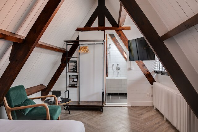 ザ・シックスティーン