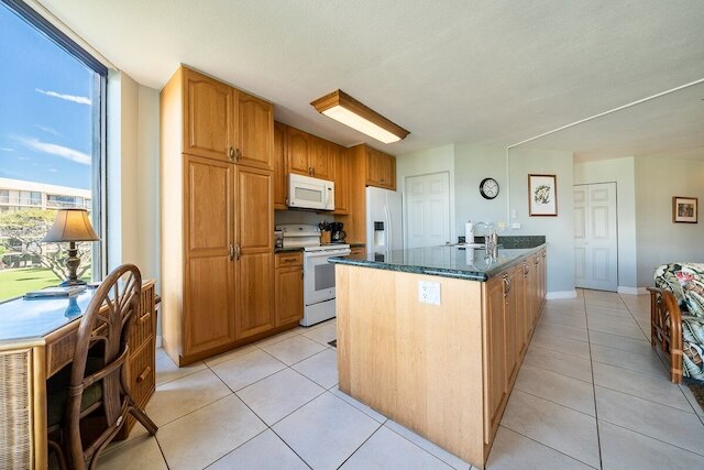 マウイ サンセット B317 2 ベッドルーム コンド