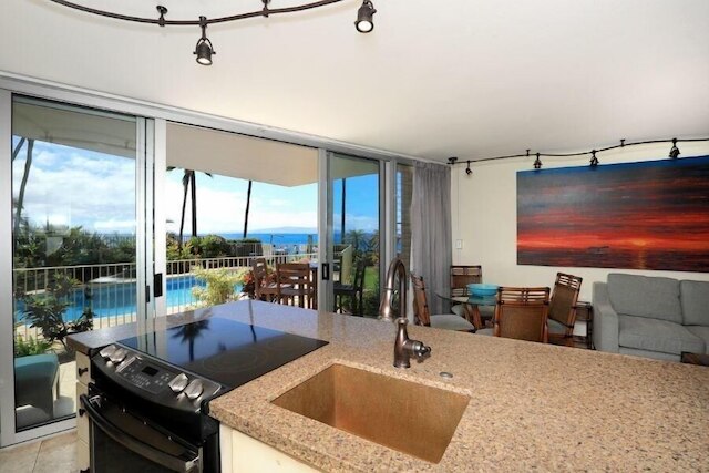 カマオレ ナル、#105 2 ベッドルーム コンドミニアム バイ レッドオーニング