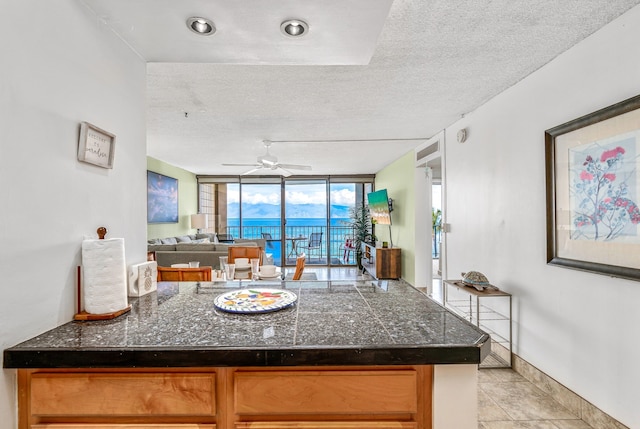 ヴァレー アイル 708 2 ベッドルーム コンド