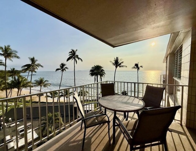 カマオレ ナル、#603 2 ベッドルーム コンドミニアム バイ レッドオーニング