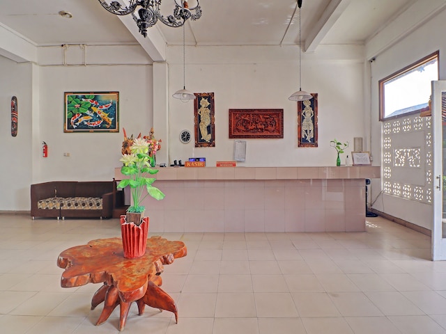 スーパー OYO 91870 ワルナ ケダトン