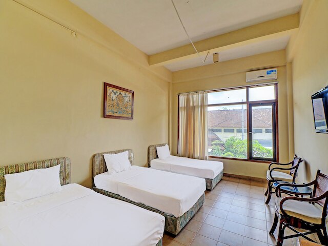 スーパー OYO 91870 ワルナ ケダトン