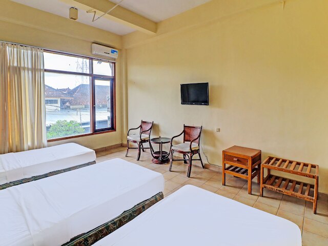 スーパー OYO 91870 ワルナ ケダトン