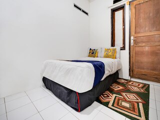 SPOT ON 91775 ポンドク 14 シャリア