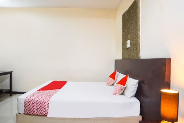 OYO 91878 チェリー レッド ホテル