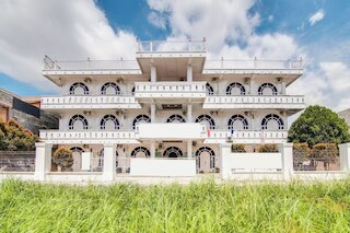 OYO 91514 ゲドゥン プティ イン シャリア