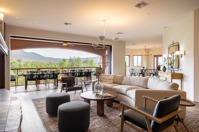 ピラミッド バイ アヴァンステイ リュクス セドナ マンション ウィズ ビューズ, 7 ミンズ トゥ ダウンタウン