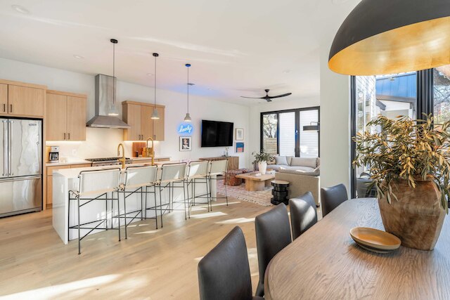 モダン リトリート ウィズ プール, ゲスト ハウス & デッキ ラウンジ ヘンリー by Avantstay