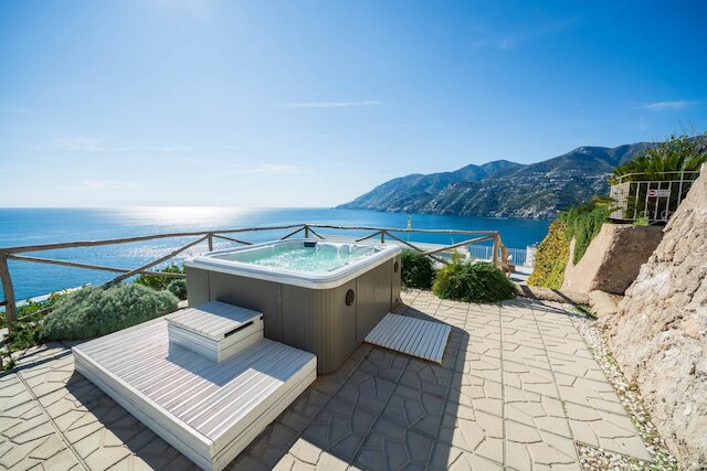 ヴィラ ヴィットリア イン マイオーリ