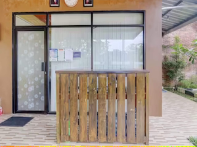 ホテル O D コスト イン カンドリ セマラン