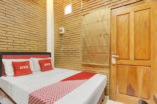 ホテル O D コスト イン カンドリ セマラン