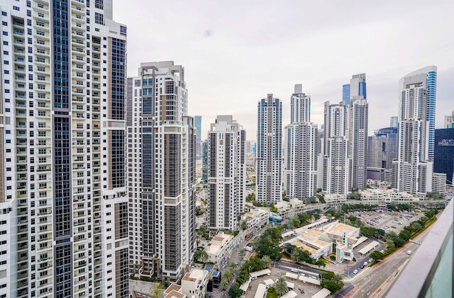 タニン - シックなアパート・ウィズ・インフィニティプール・アンド・ブルジ・ハリファビュウ