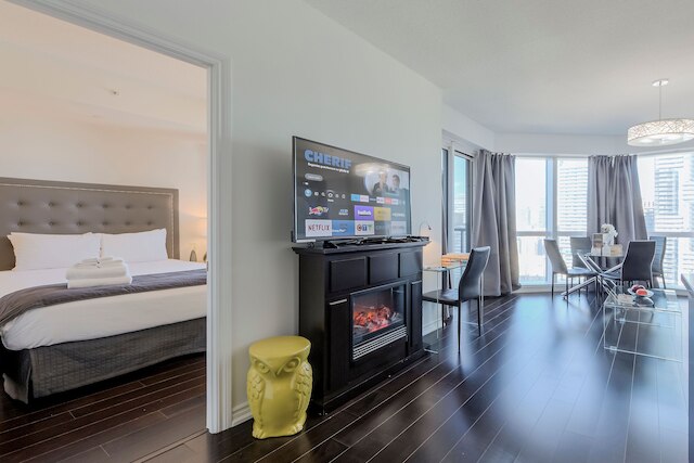 ダウンタウントロント2ベッドルーム2バススイートビジネス地区、U of T、病院近く