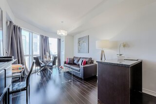 ダウンタウントロント2ベッドルーム2バススイートビジネス地区、U of T、病院近く