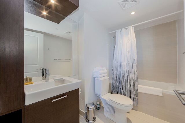 ダウンタウントロント2ベッドルーム2バススイートビジネス地区、U of T、病院近く