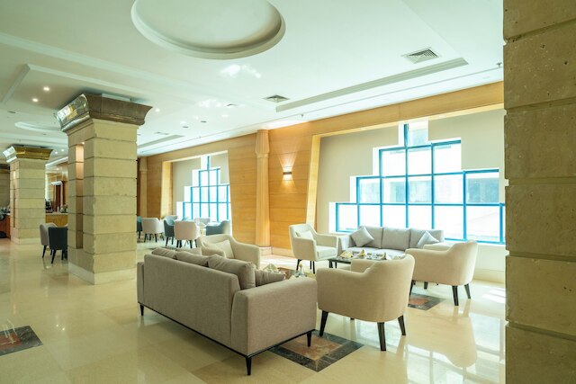 アザルピラミッドホテル