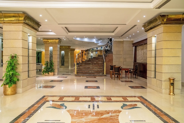 アザルピラミッドホテル