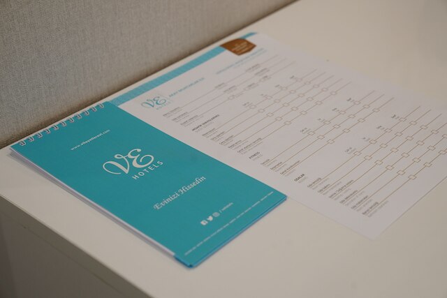 アカイムハトラーラエビ