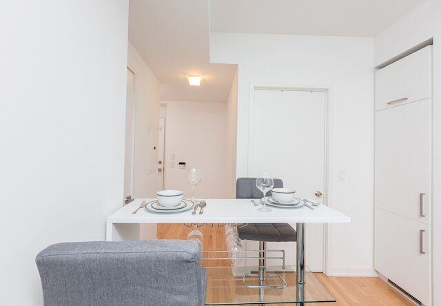 フロントストリート - エンタテイメントディストリクト