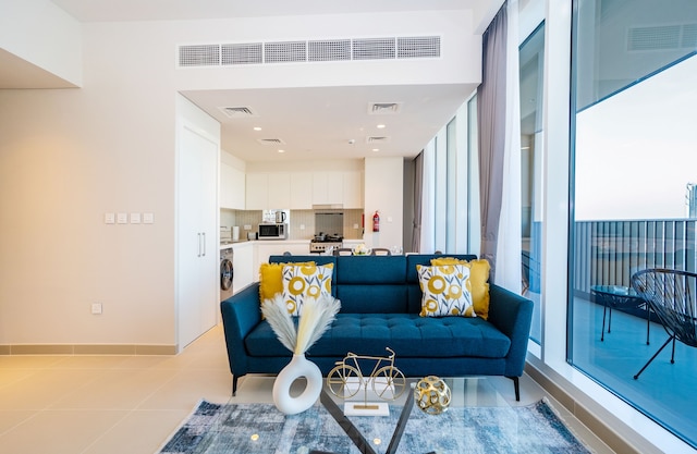 タニン - バルコニーからの息をのむようなパノラマ運河の景色