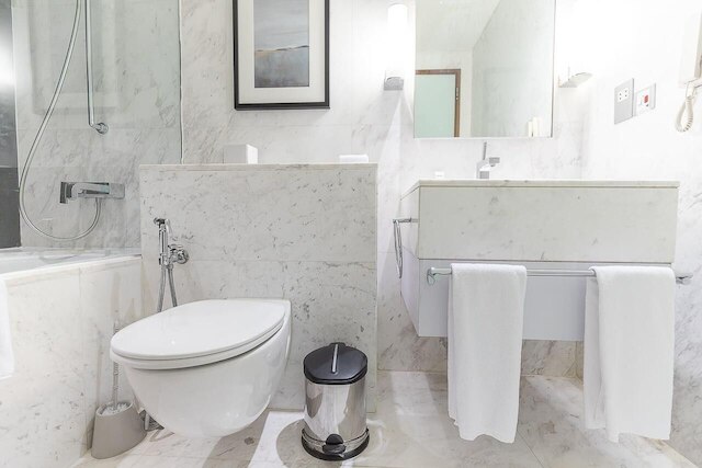 Emaar Fashion Avenue – Formerly Address Dubai Mall Four Apple（エマール・ファッション・アベニュー - 以前はアドレスDubai Mallフォー・アップル）