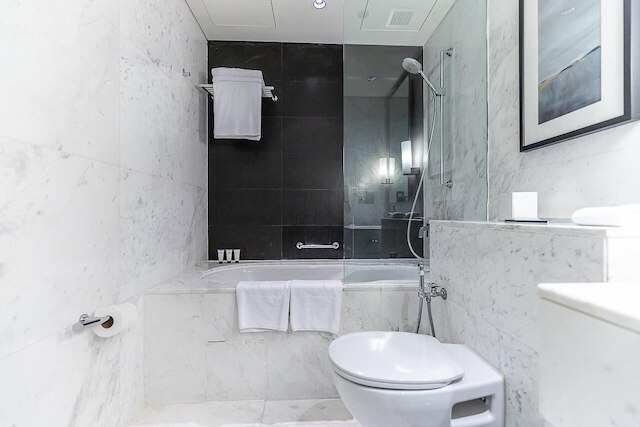 Emaar Fashion Avenue – Formerly Address Dubai Mall Four Apple（エマール・ファッション・アベニュー - 以前はアドレスDubai Mallフォー・アップル）